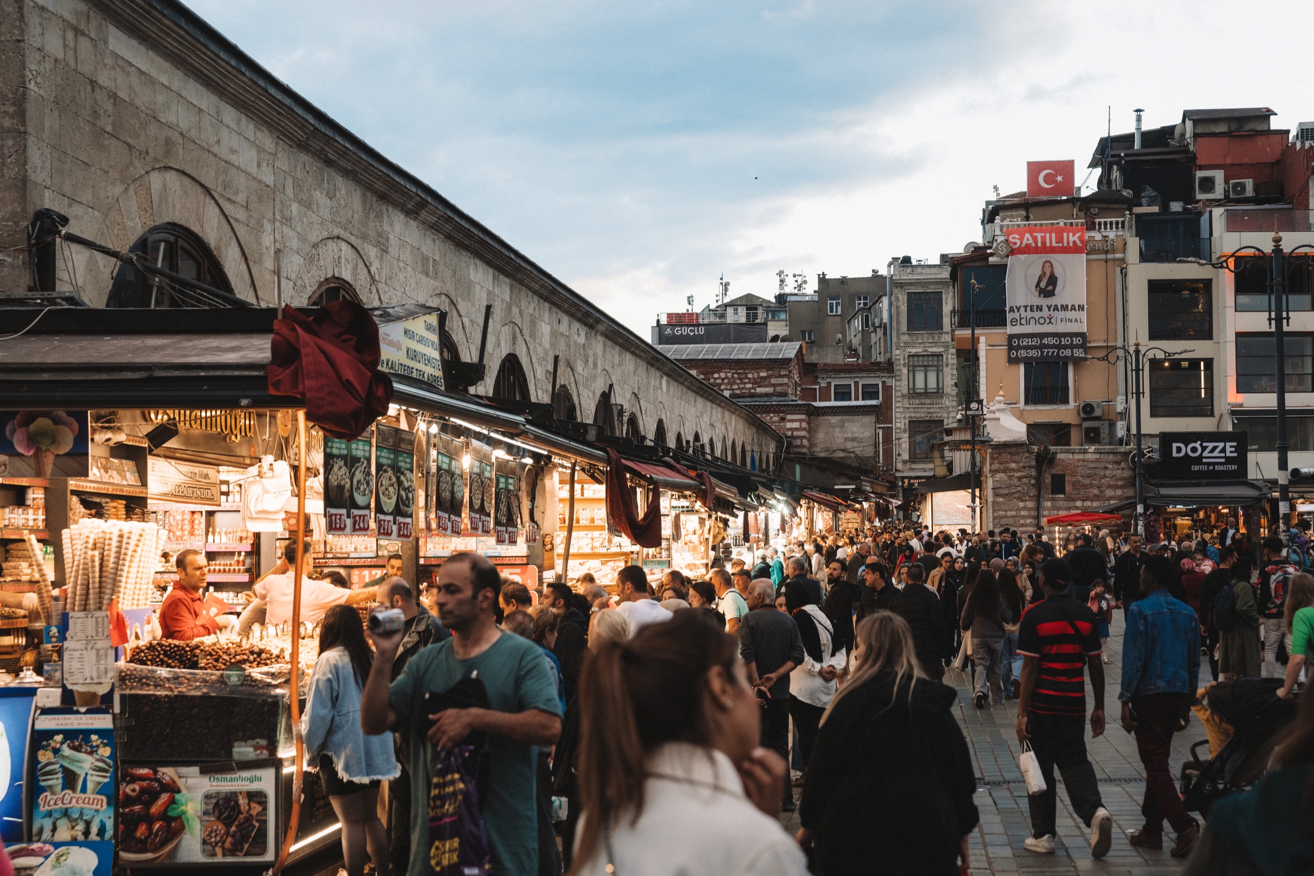 Istanbul, Türkiye photography by Spenser Sembrat
